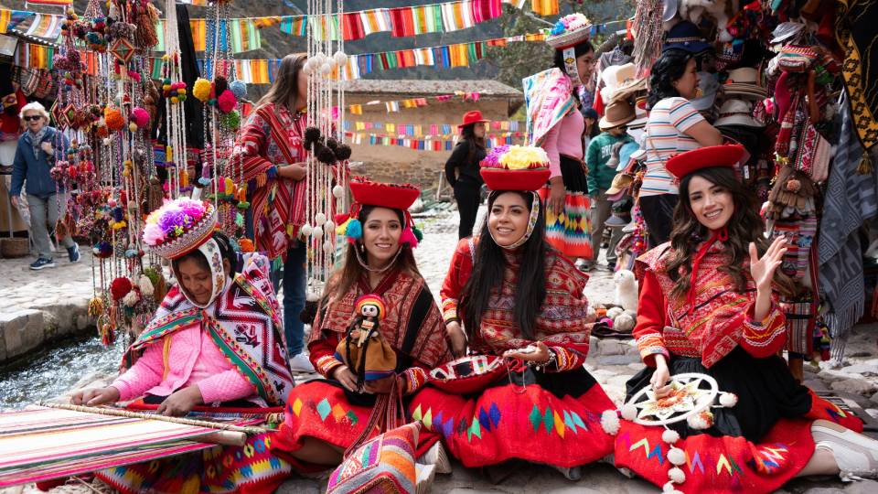 Mercado de ollantaytambo, uno de los pueblos donde se encuentran los mejores hoteles del Valle Sagrado