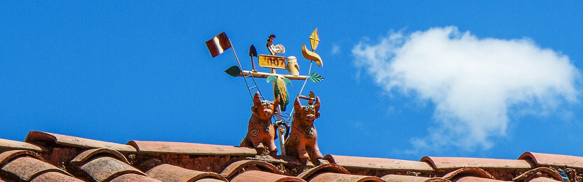 Toritos de Pucará con cruz tradicional | Cocatambo