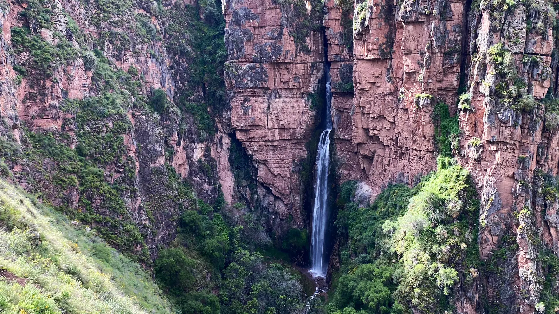 Vista de la Catarata de Perolniyoc | Cocatambo