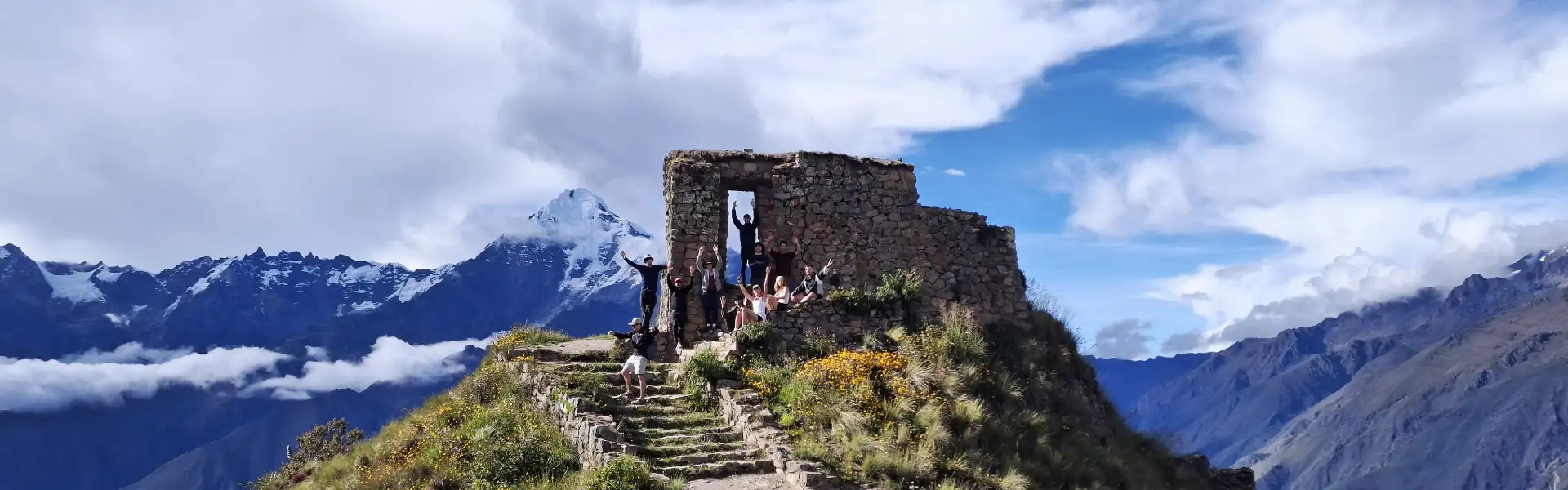 Intipunku y el paisaje del nevado Verónica | Cocatambo