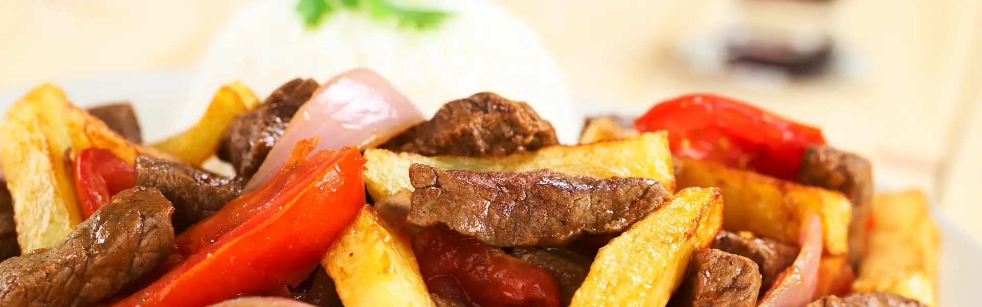 Lomo saltado peruano con arroz | Cocatambo