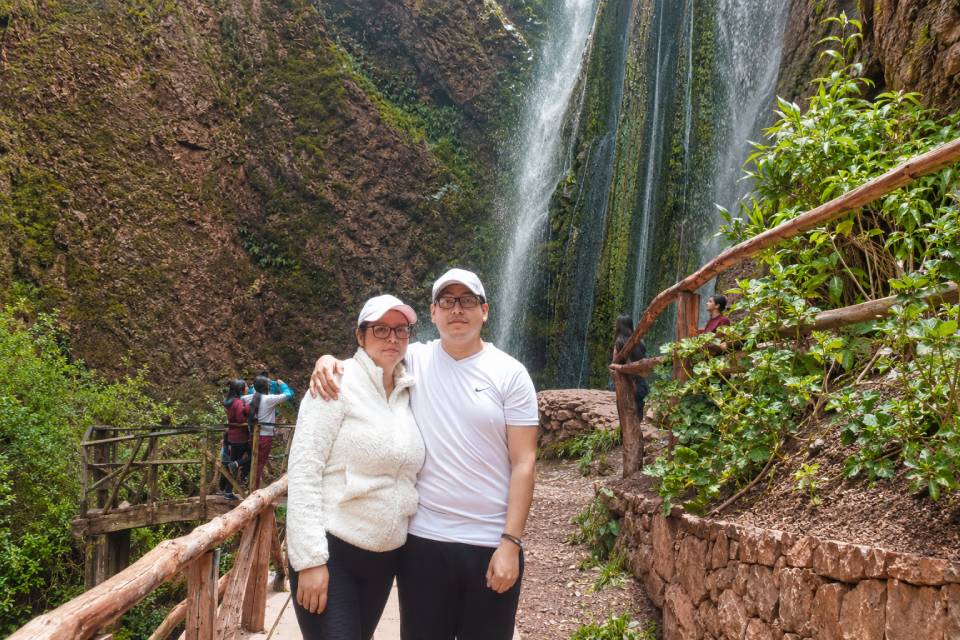 Visitantes en la catarata de Poc Poc | Cocatambo
