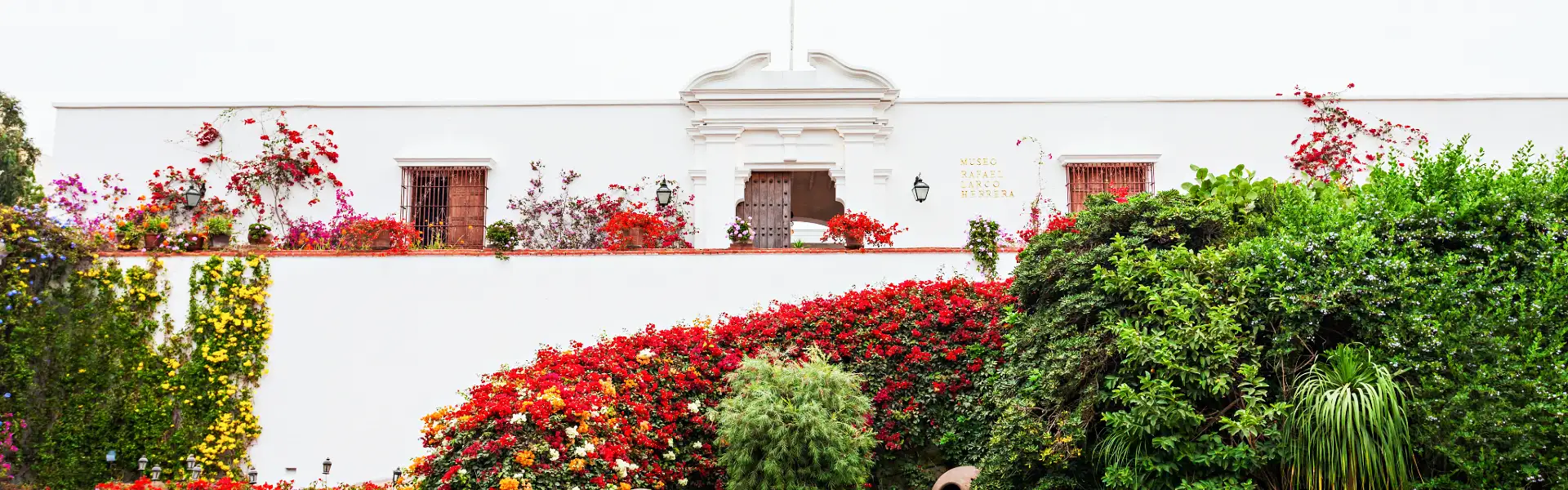 Fachada del Museo Larco | Cocatambo