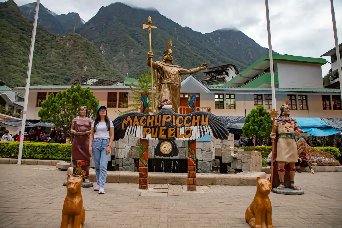 Machu Picchu Pueblo | Cocatambo
