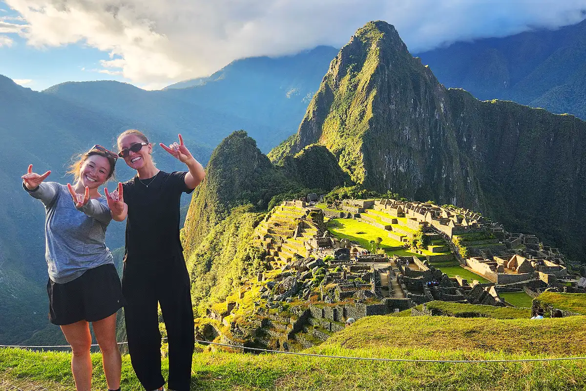 Viajeras frente a Machu Picchu | Cocatambo