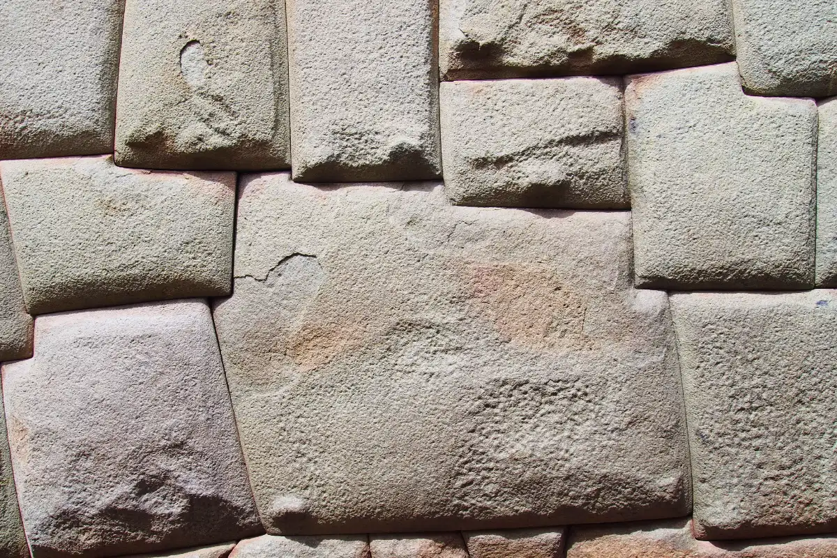Piedra de los 12 Ángulos en Cusco | Cocatambo