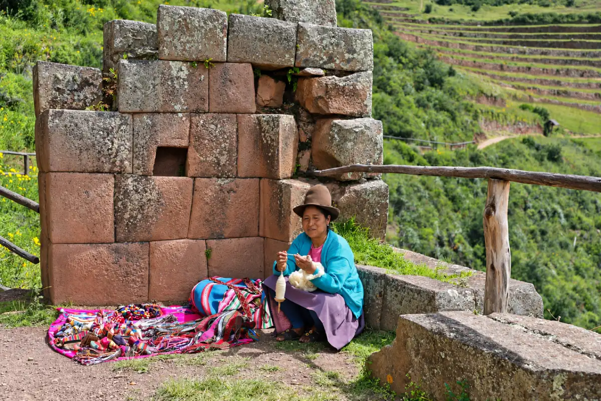 Tejedora andina en Chinchero | Cocatambo
