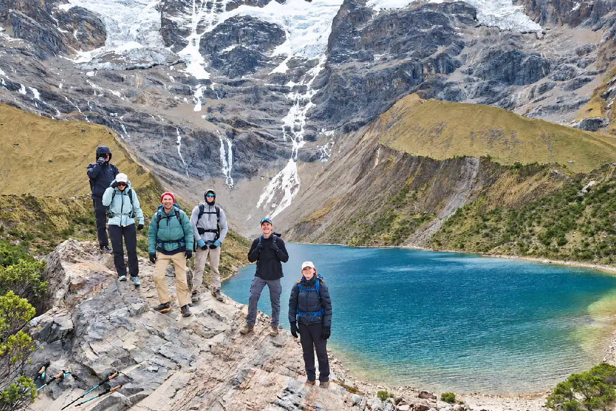 Viajeros en Laguna Humantay | Cocatambo