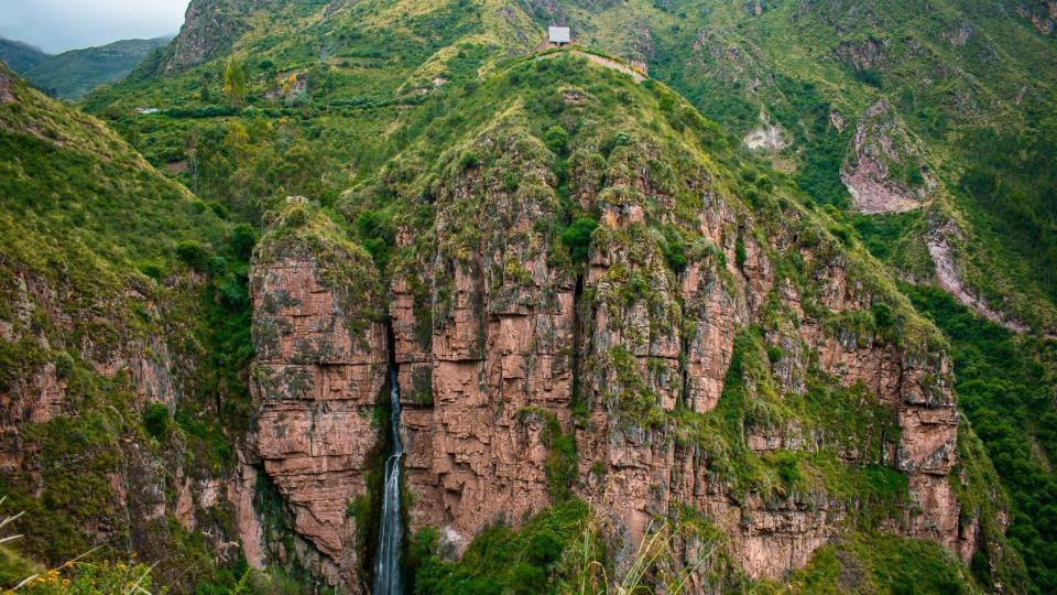 Sitio arqueologico y las cataratas de Perolniyoc