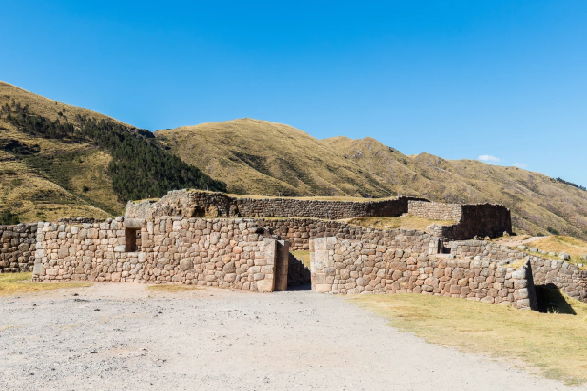 Vista panorámica desde Puca Pucara con muros incas y paisaje altoandino