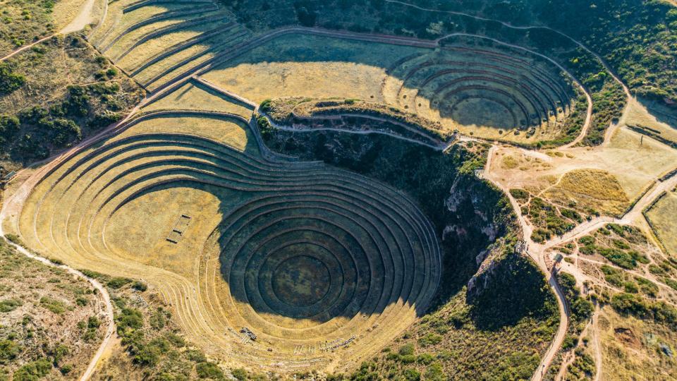 Vista area de las terrazas circulares de Moray en cusco