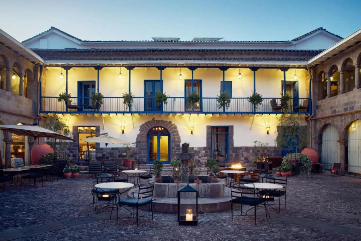 Patio colonial del Palacio del Inka en Cusco