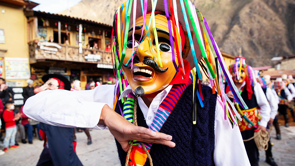 Danzante en la festividad del Señor de Choquekillka en Ollantaytambo | Cocatambo