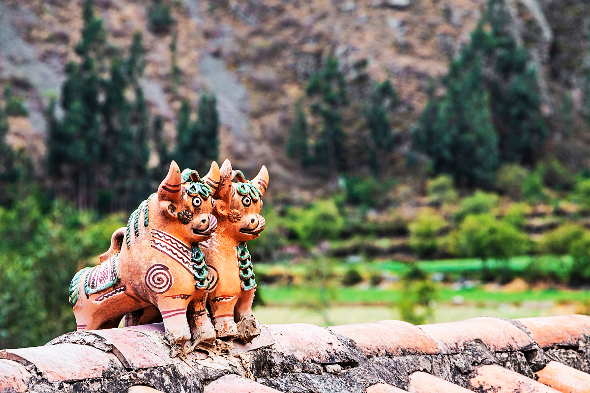 Toritos de Pucará en el techo: | Cocatambo