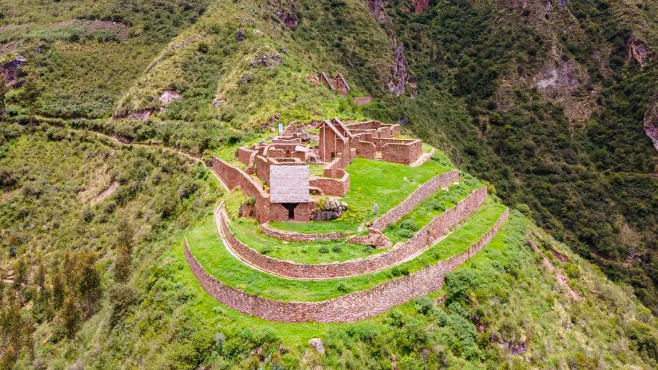 Vista del centro arqueologico de Perolniyoc