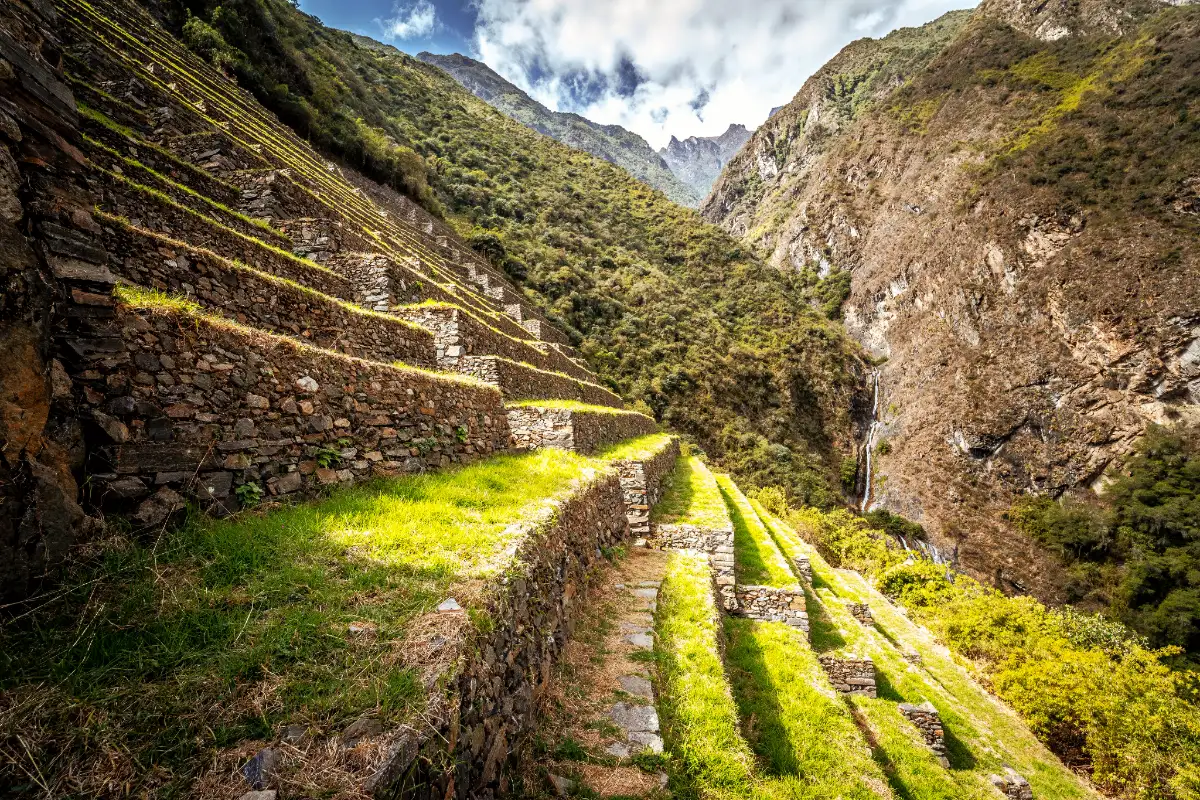 Andenes de las Llamas en Choquequirao | Cocatambo