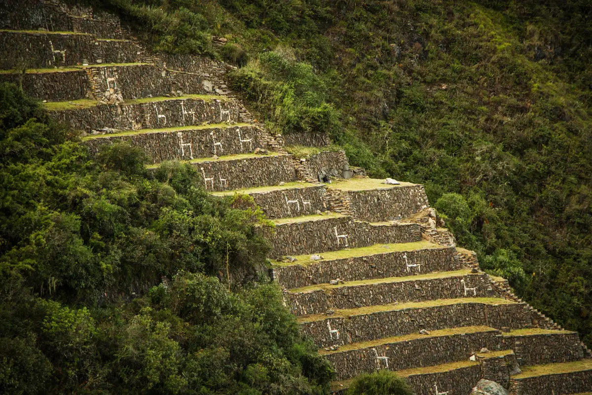 Andenes de las Llamas en Choquequirao | Cocatambo