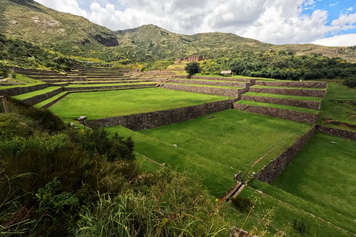 Andenes del Parque Arqueológico de Tipón | Cocatambo