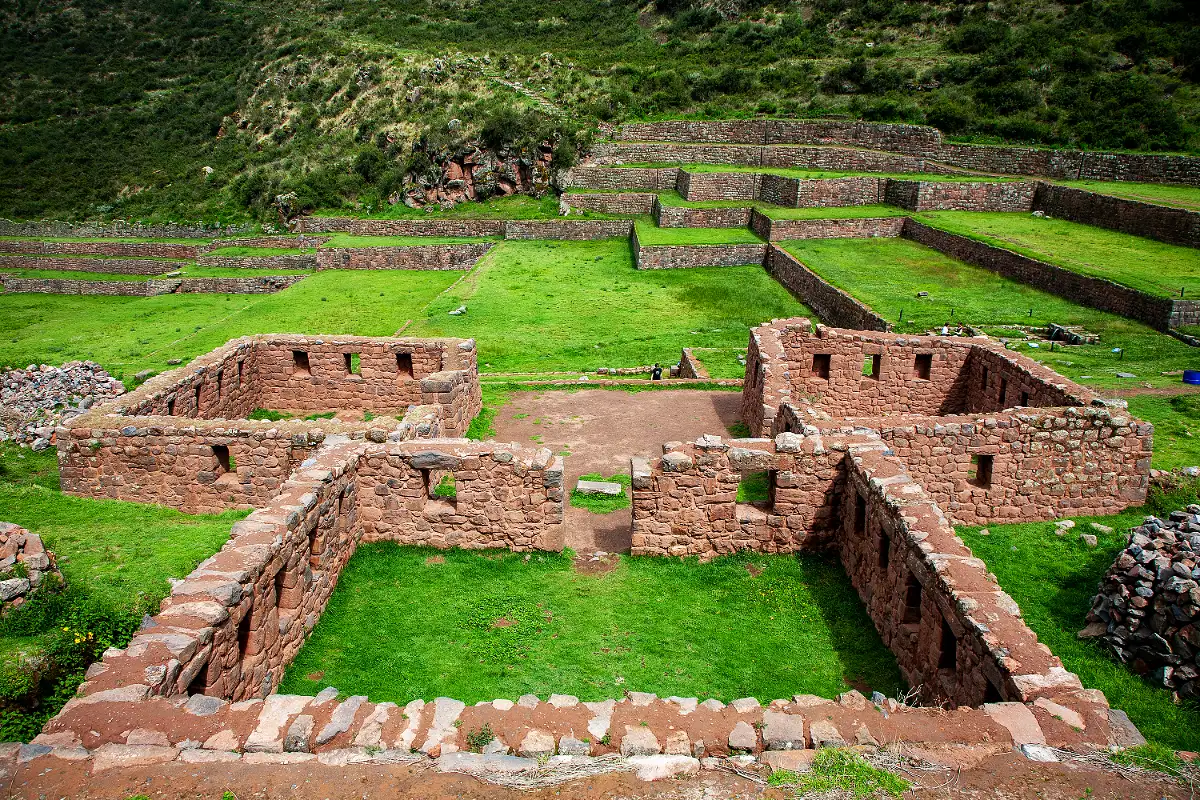 Arquitectura y andenes de Tipón | Cocatambo