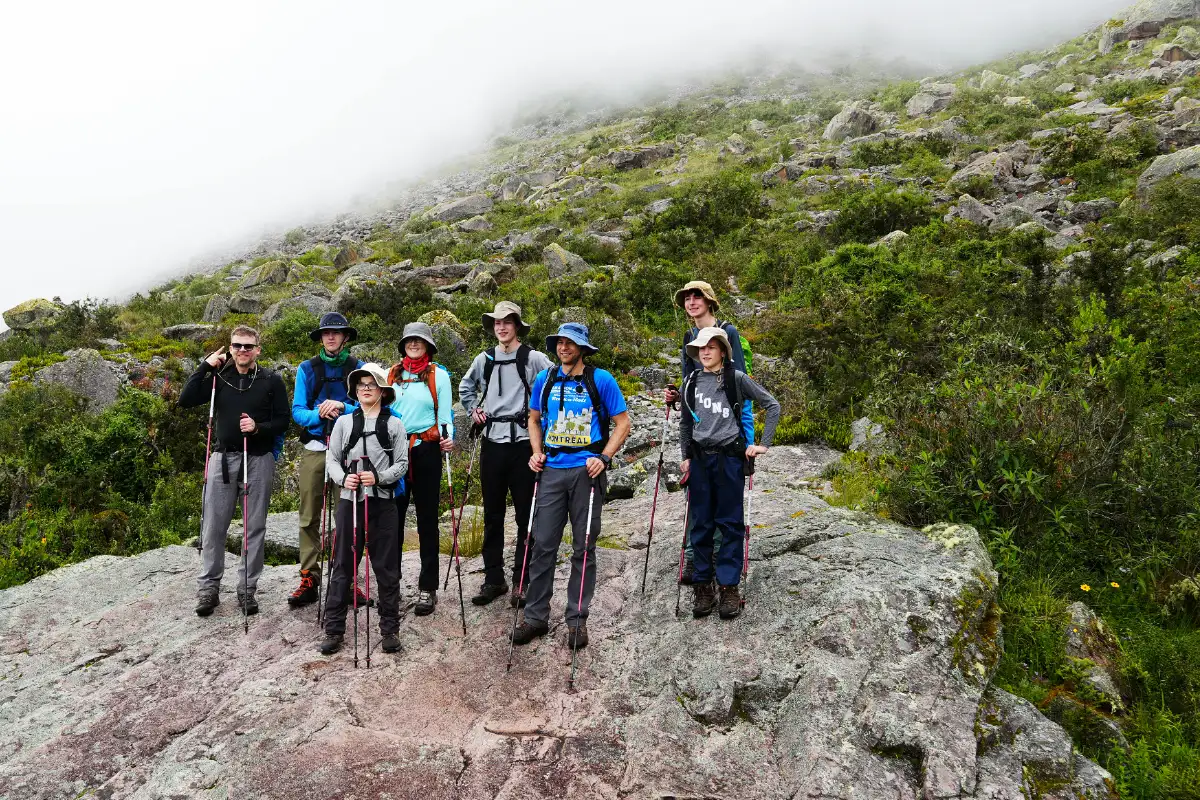 Caminata por las montañas hacia Intipunku | Cocatambo