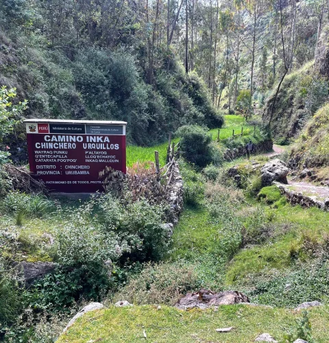 Parte del camino inca que une Chinchero con Urquillos