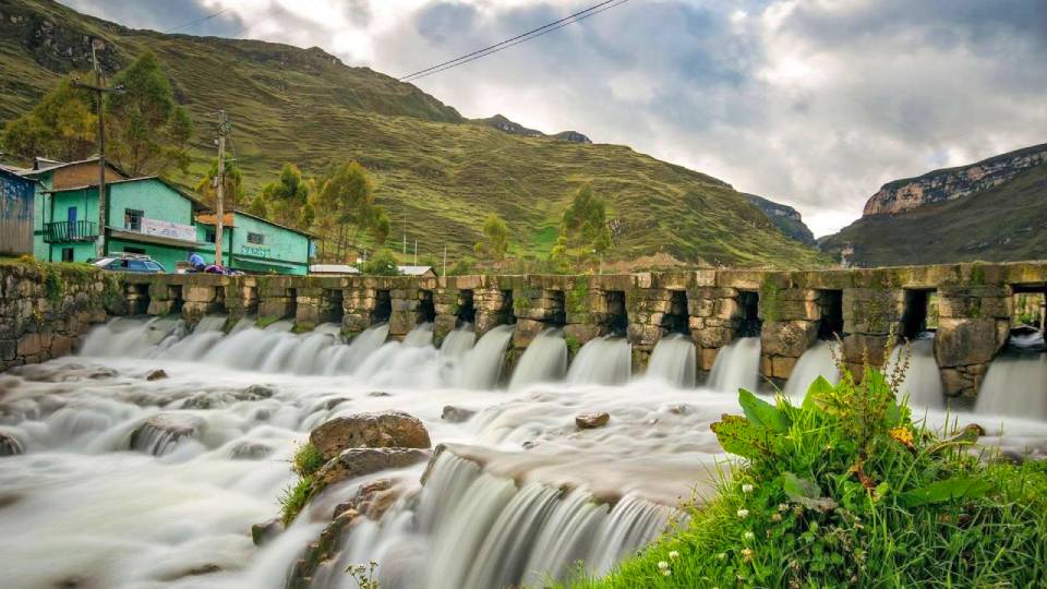 Puente Huarautambo usado por los Chasquis