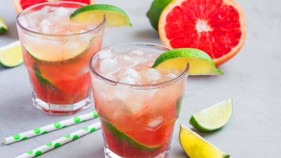 Uso de naranjas en la coctelería peruana