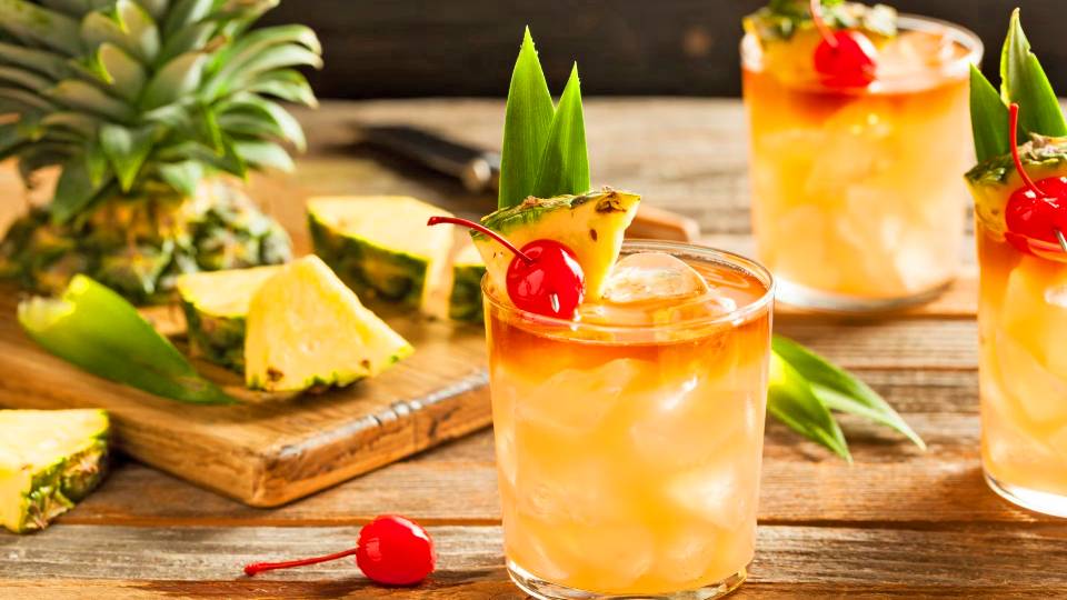Uso de la Piña en la coctelería peruana