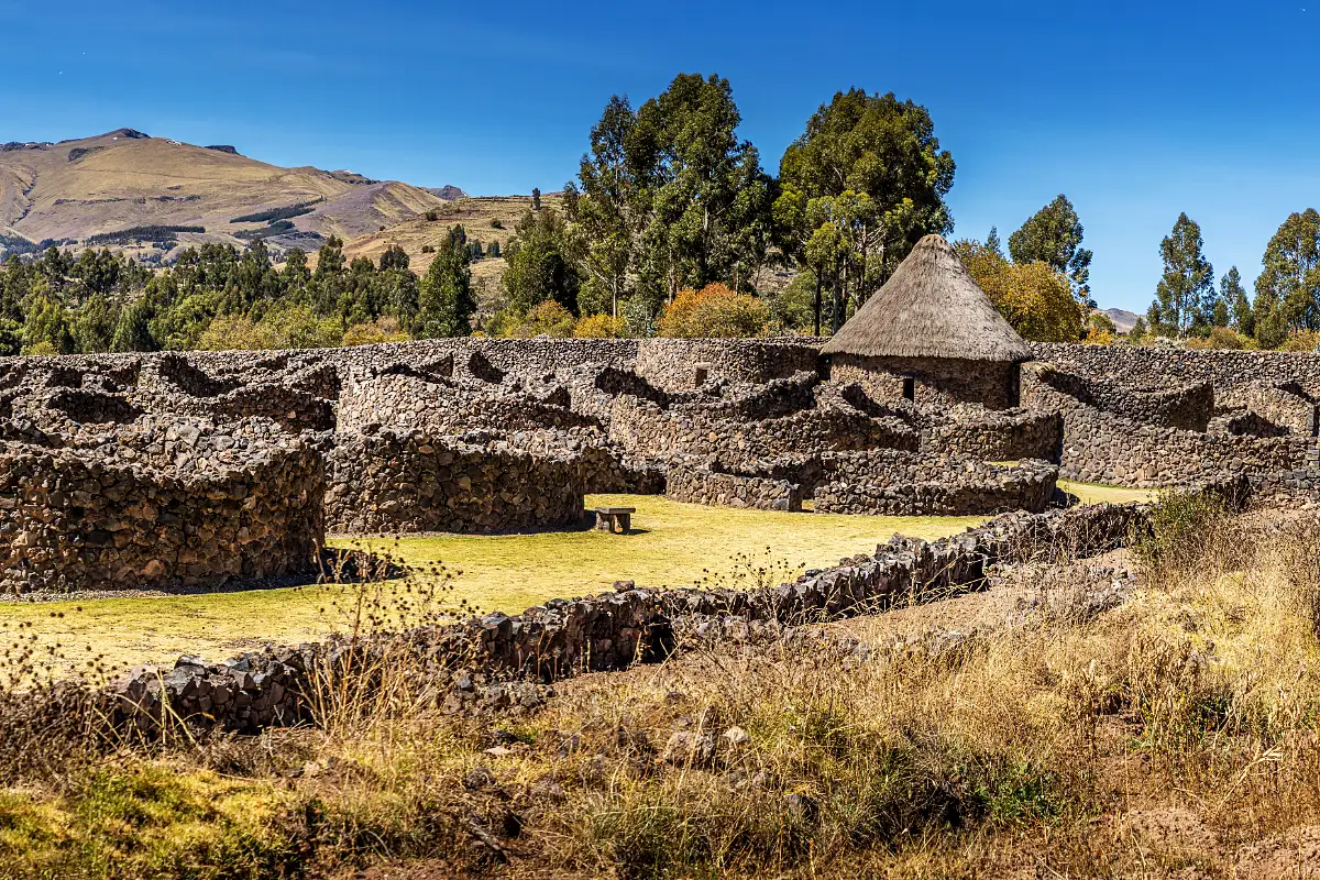 Colcas de Raqchi | Cocatambo