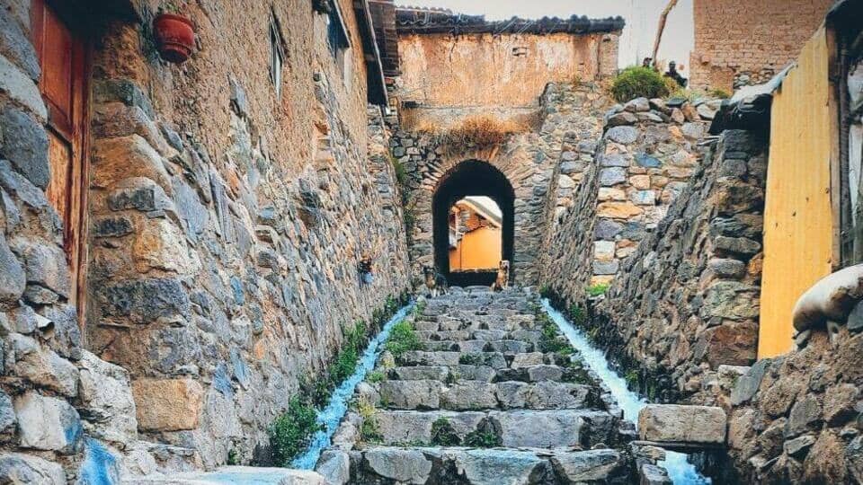 Ollantaytambo en la colonia