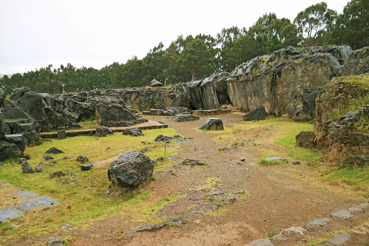 Complejo arqueológico de Qenqo en Cusco | Cocatambo