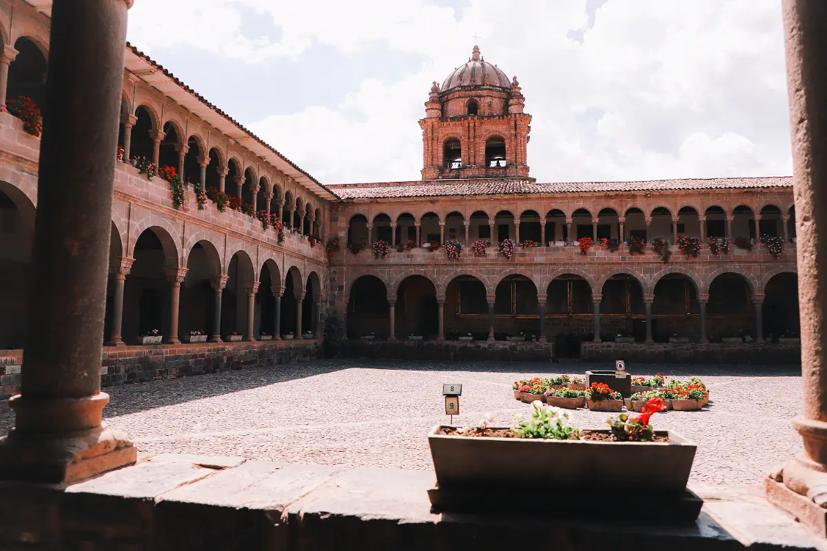 Patio del Coricancha en Cusco | Cocatambo