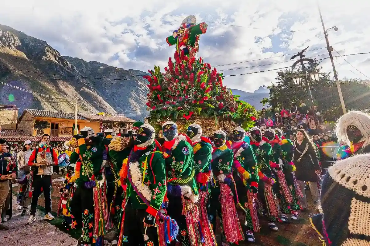 Procesión del Señor de Choquekillka en Ollantaytambo | Cocatambo
