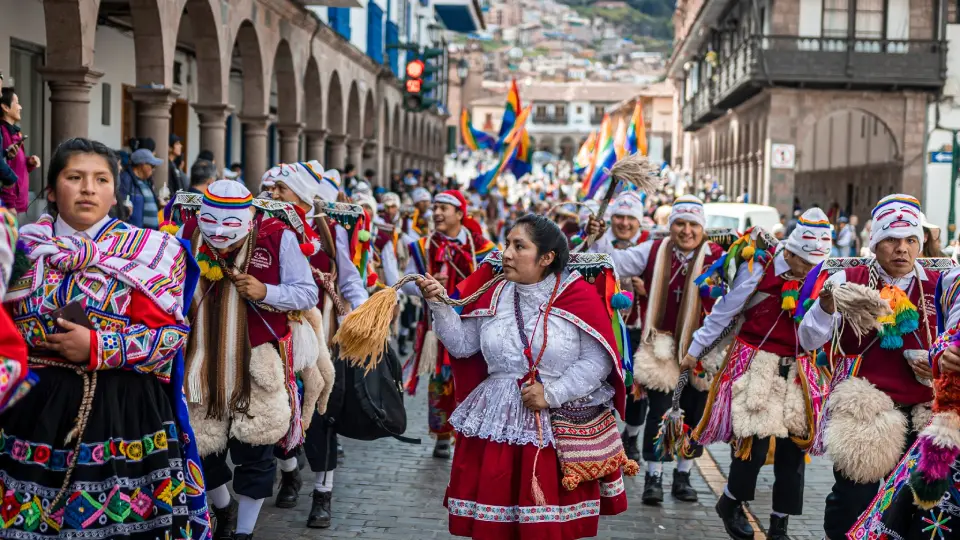 Calles del Peru llenos de musica y danzas