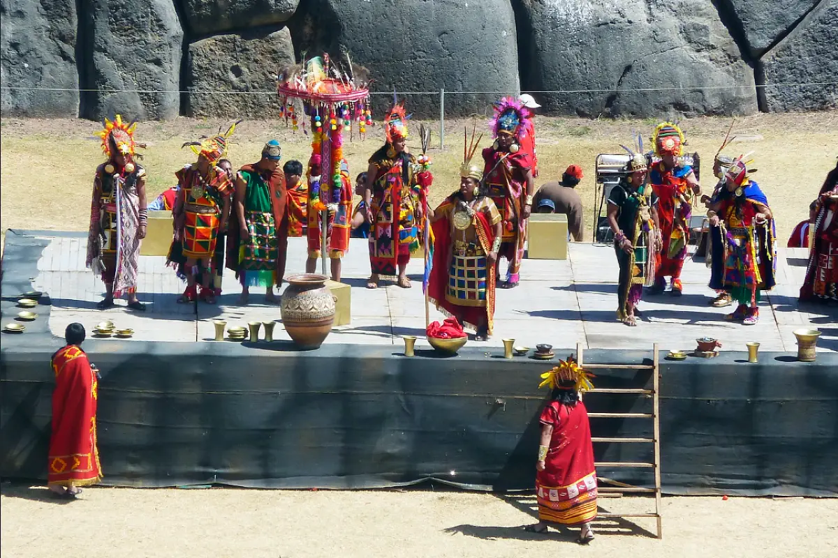 Inca y su élite en el Warachikuy | Cocatambo