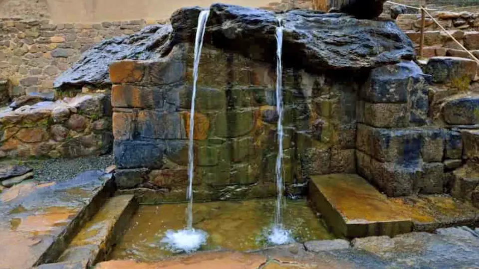 Fuente de agua en Ollantaytambo