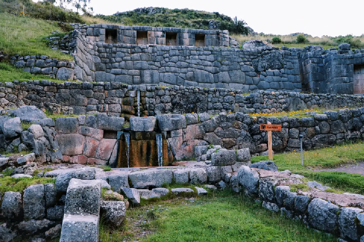 Fuentes de Tambomachay en Cusco | Cocatambo