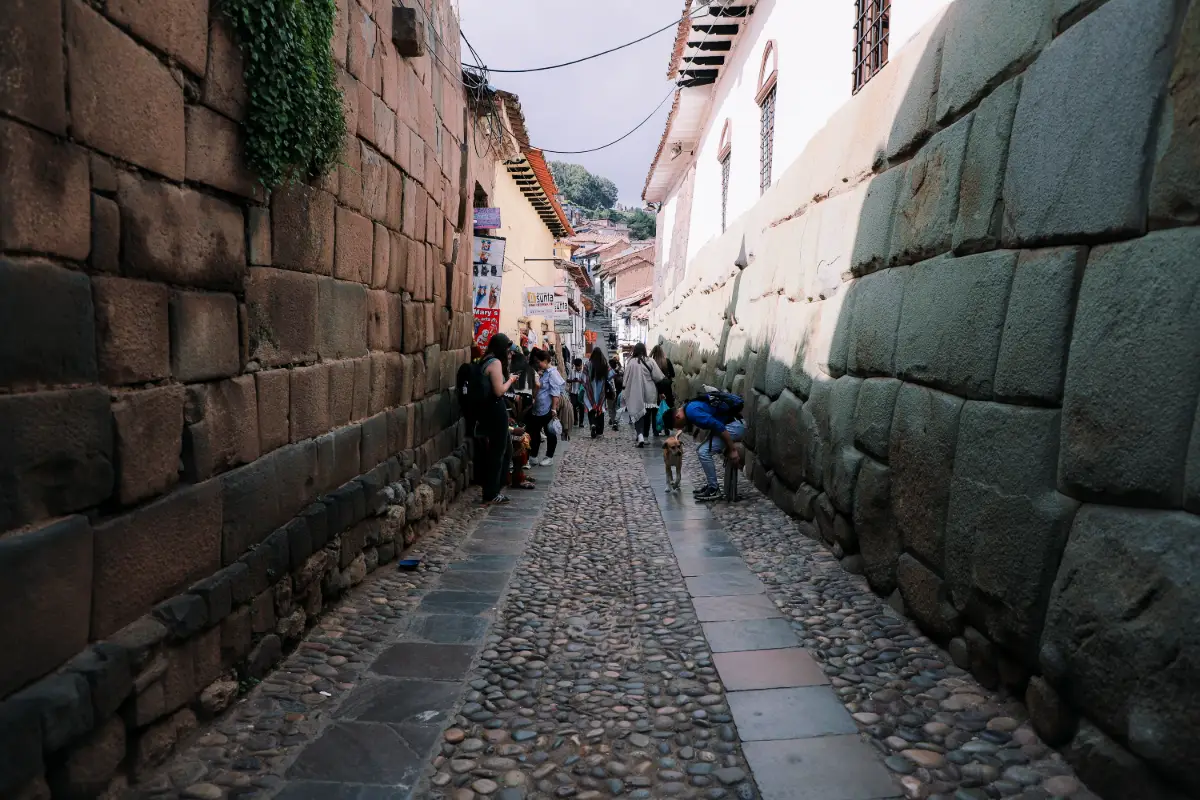 Calle Hatun Rumiyoc en Cusco | Cocatambo