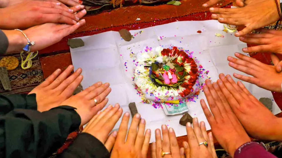 Ofrenda andina con coca