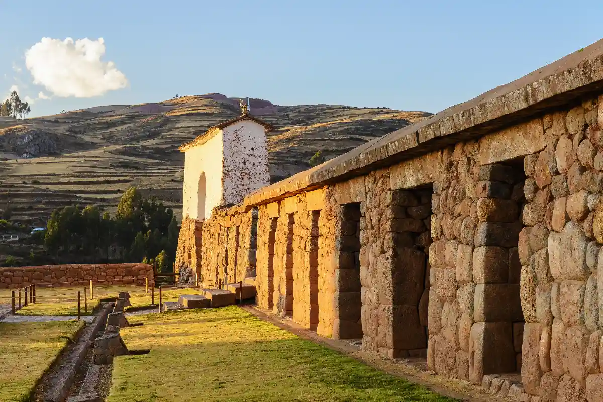 Hornacinas del Parque Arqueológico de Chinchero | Cocatambo