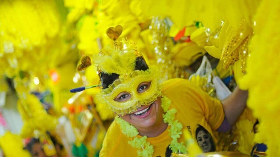 Uso del color amarillo-año nuevo en Cusco