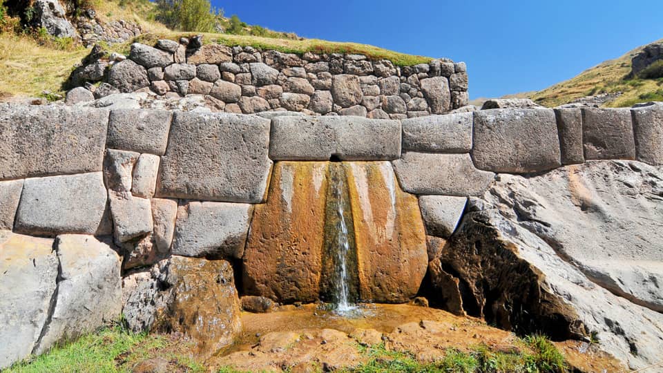 Baño de la ñusta en Tambomachay