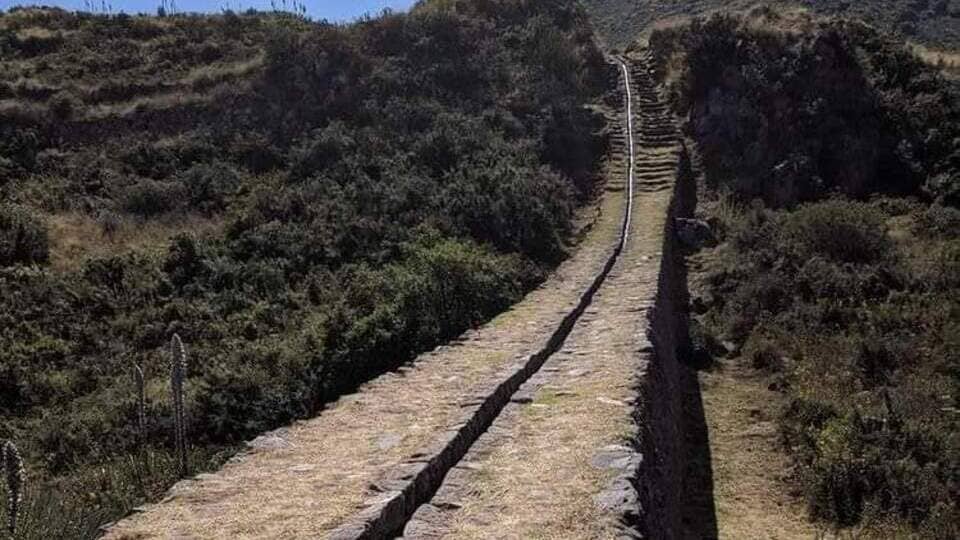 canal de agua en Tipón