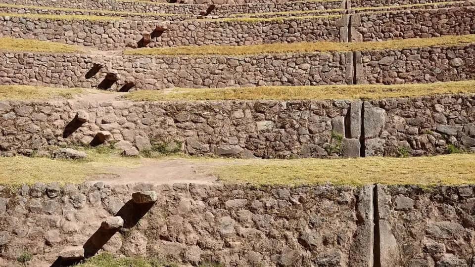 Canales de riego en Moray