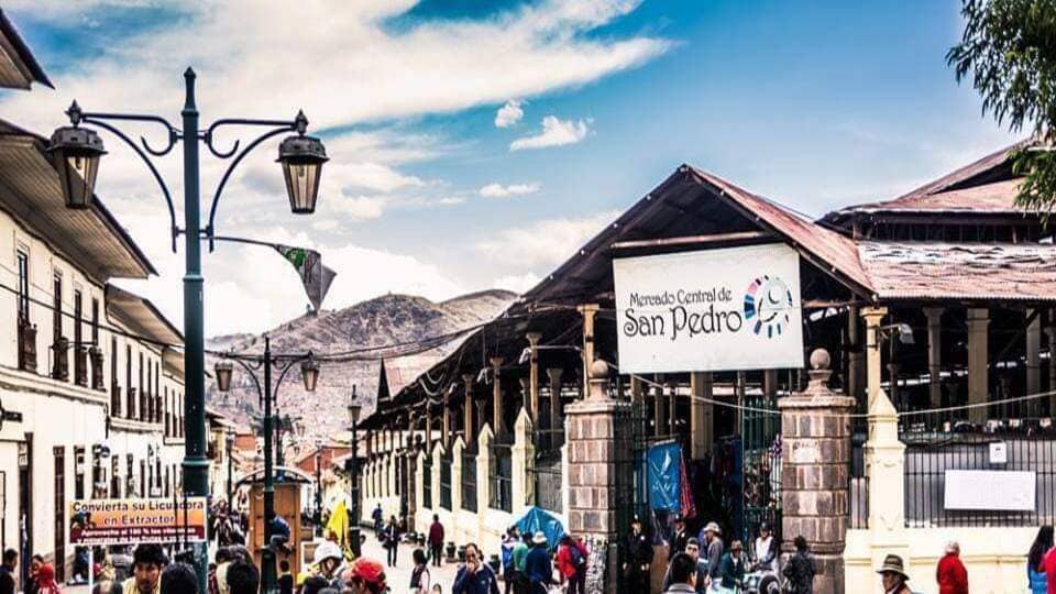 Mercado  central de San Pedro Cusco