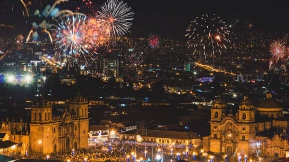 Juegos artificiales-año nuevo en Cusco