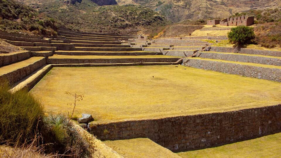 plaza ceremonial de Tipón