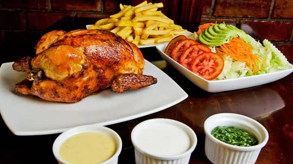 Pollo a la Braza, comida peruana