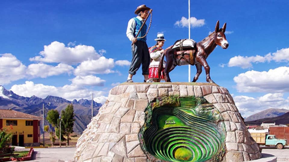 Plaza del pueblo de Maras