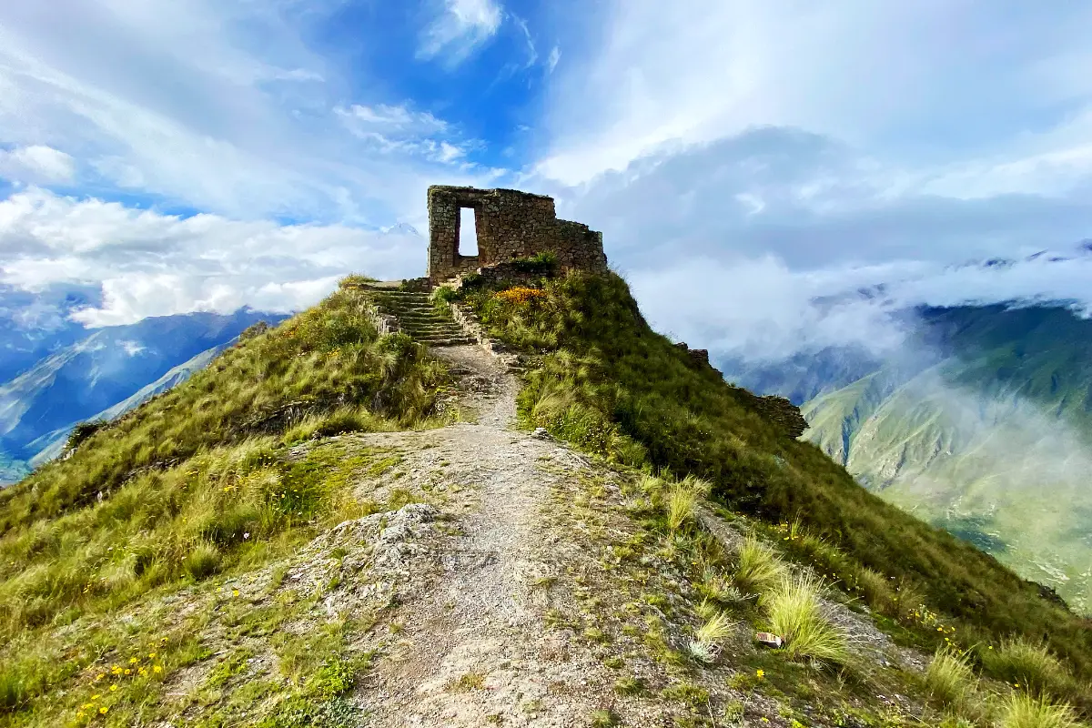 Inti Punku en Ollantaytambo | Cocatambo